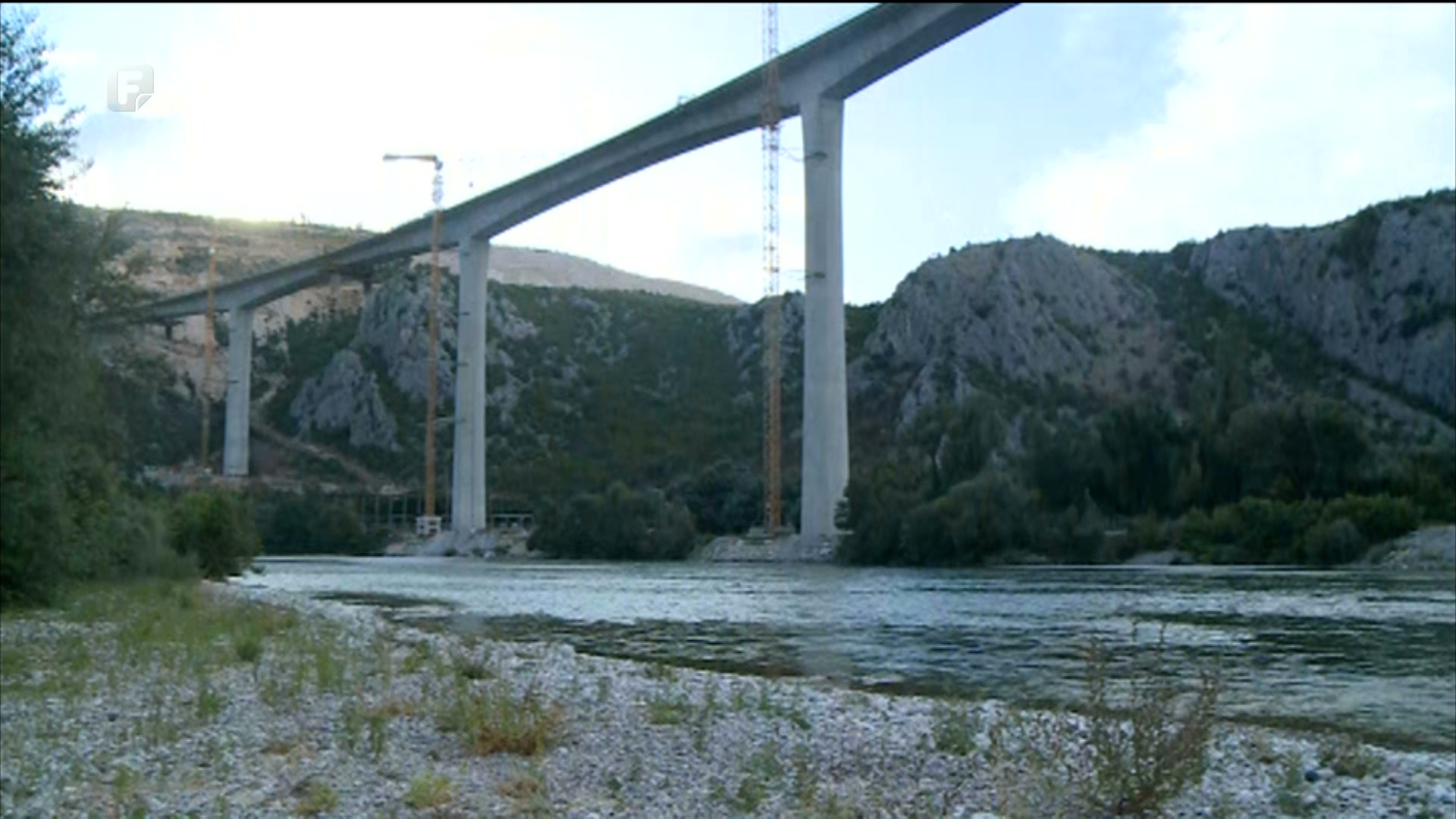 Puknuće na mostu otkrilo pukotine procesa